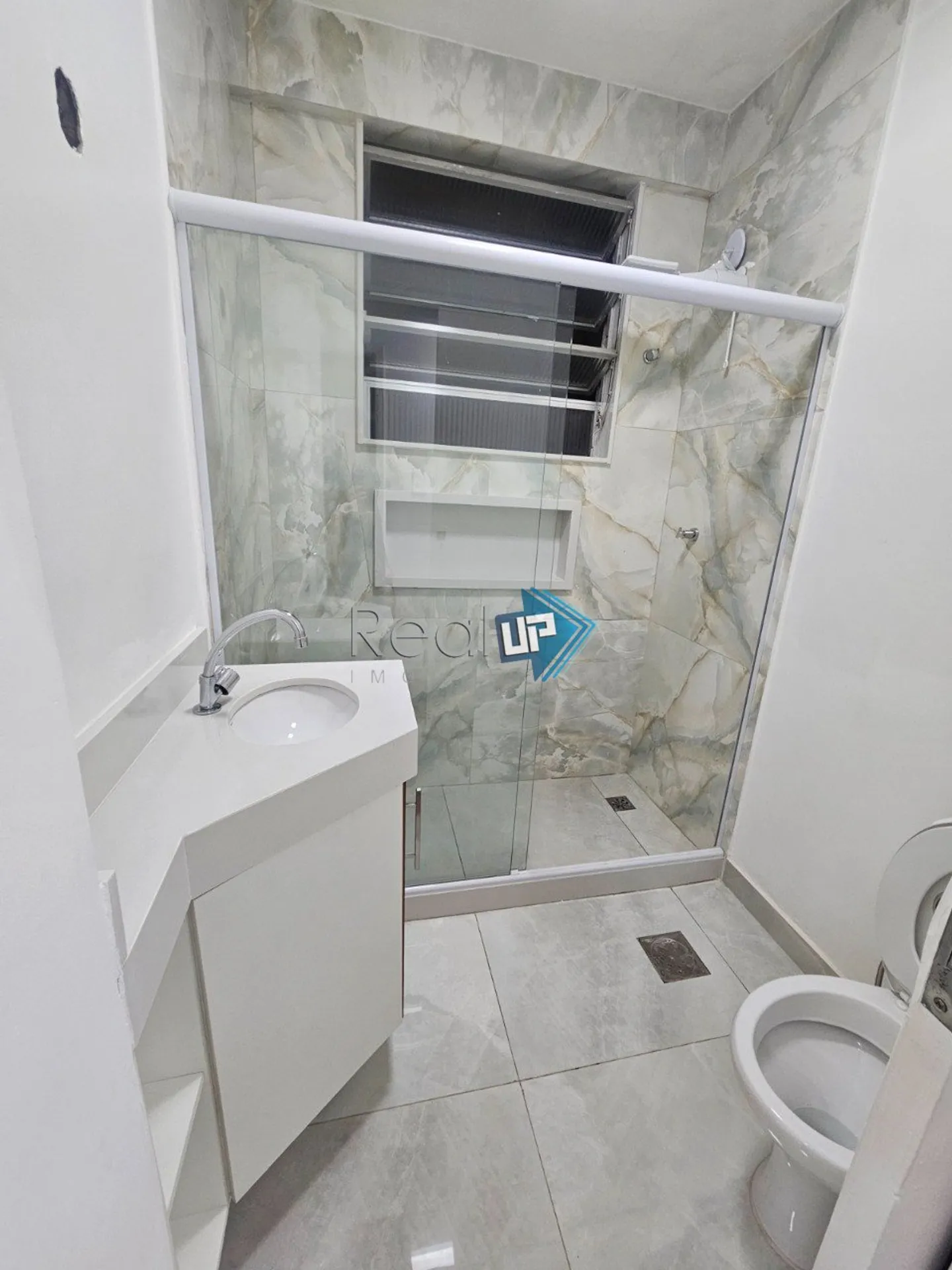 Wood or laminate floors in a 2-bedroom apartment, 68 m² — photo 7