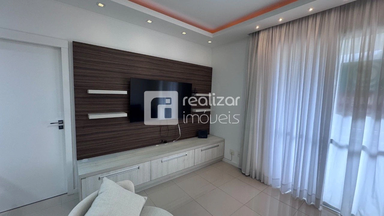 One-bedroom apartment with a mountain view — photo 24