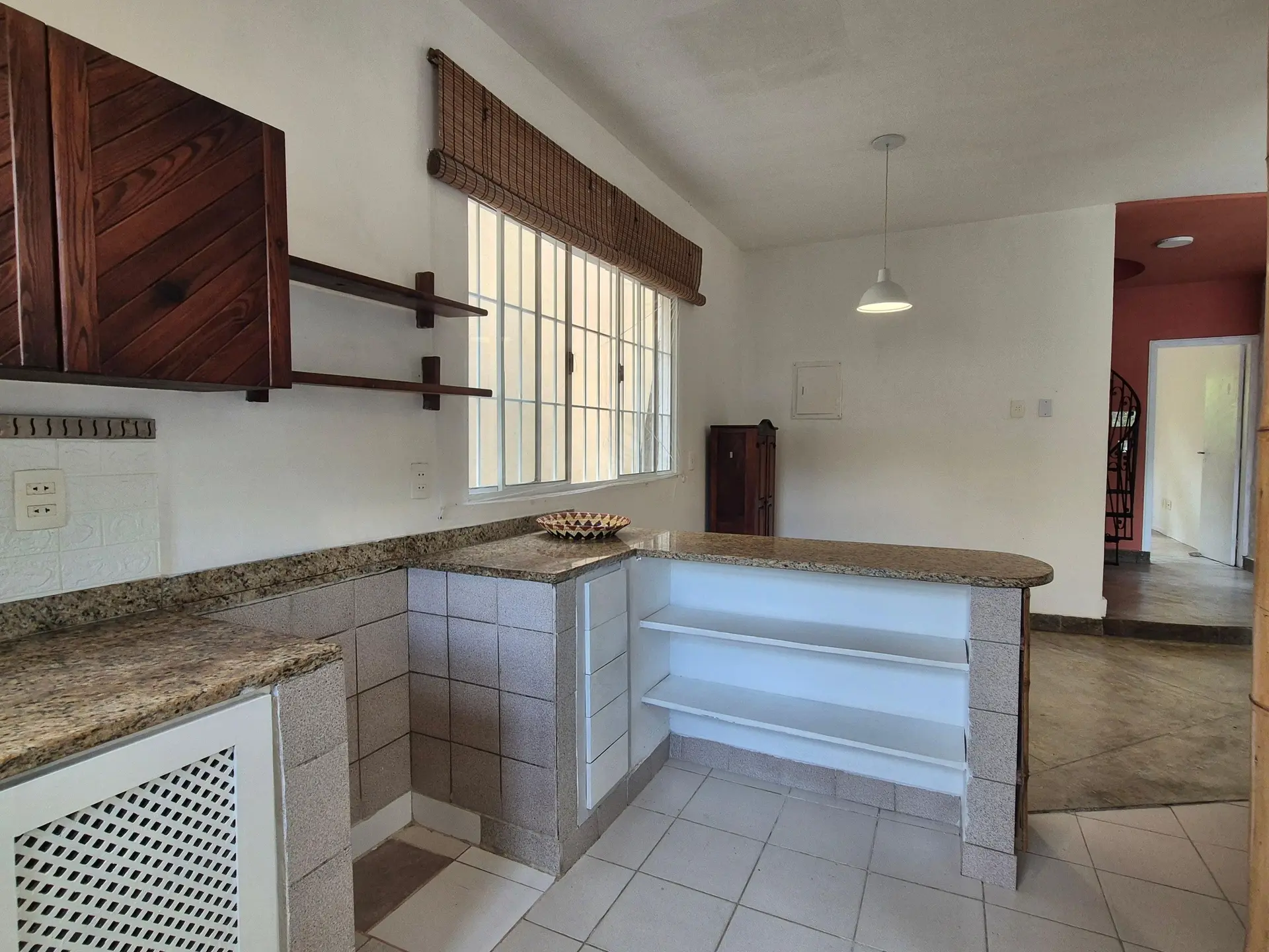 Condominium house to rent with 3 bedrooms and a suite — photo 48