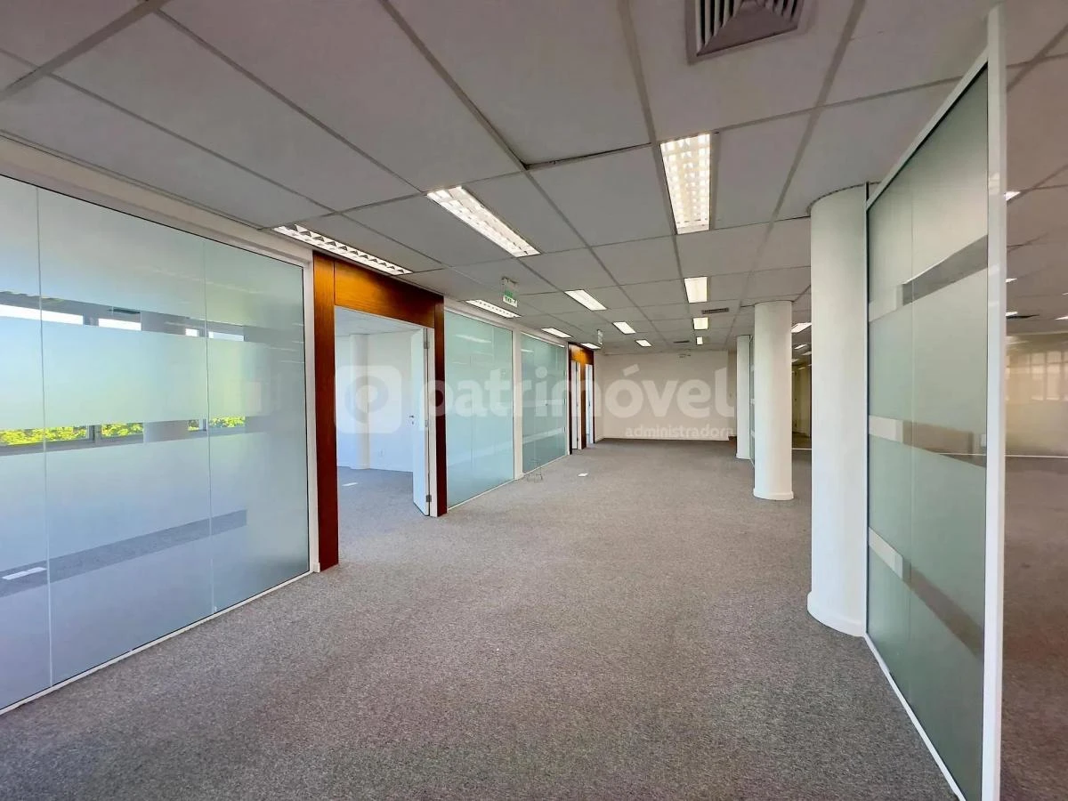 629 m² apartment with a separate kitchen and 3 bathrooms — photo 27