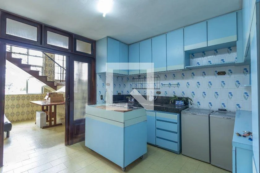 Apartamento com 4 quartos, cozinha com fogão a gás e varanda — photo 13