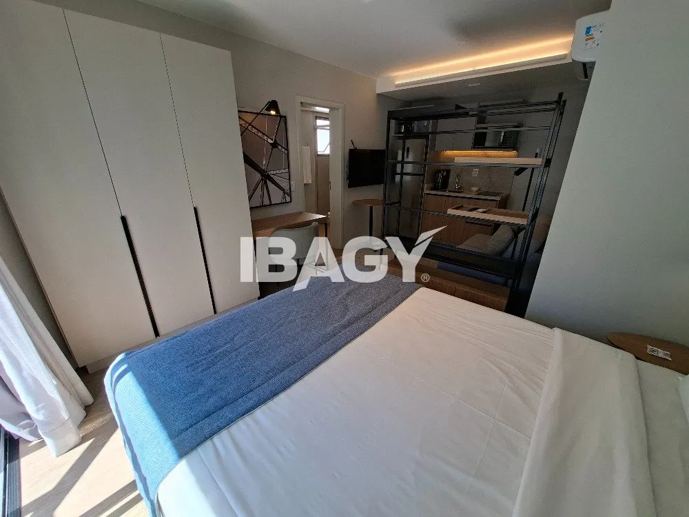 Studio with a glassed-in balcony and open-plan kitchen — photo 123