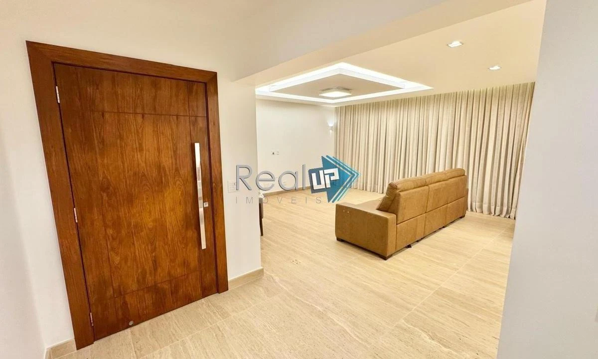 Квартира 212 м²: 3 спальни и 3 ванные комнаты — photo 23