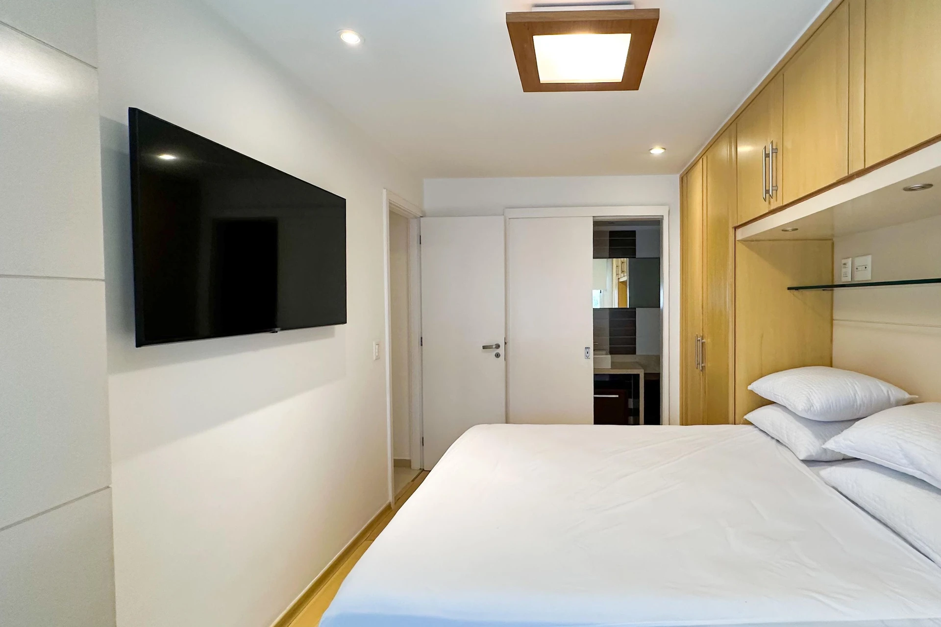 Furnished apartment with 2 bedrooms and built-in wardrobes — photo 7