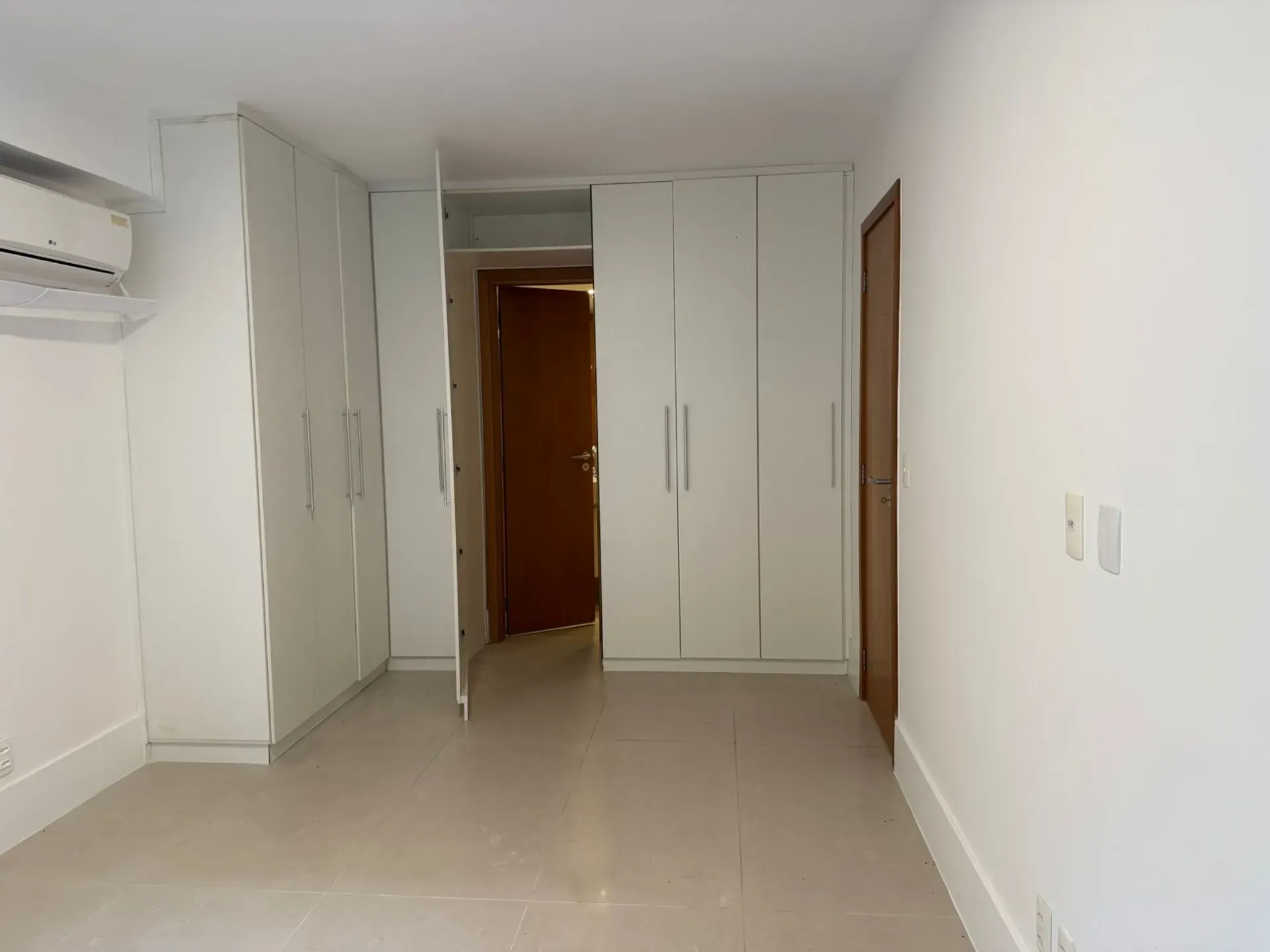 Apartamento com 4 quartos e 5 banheiros, 193 m² — photo 10
