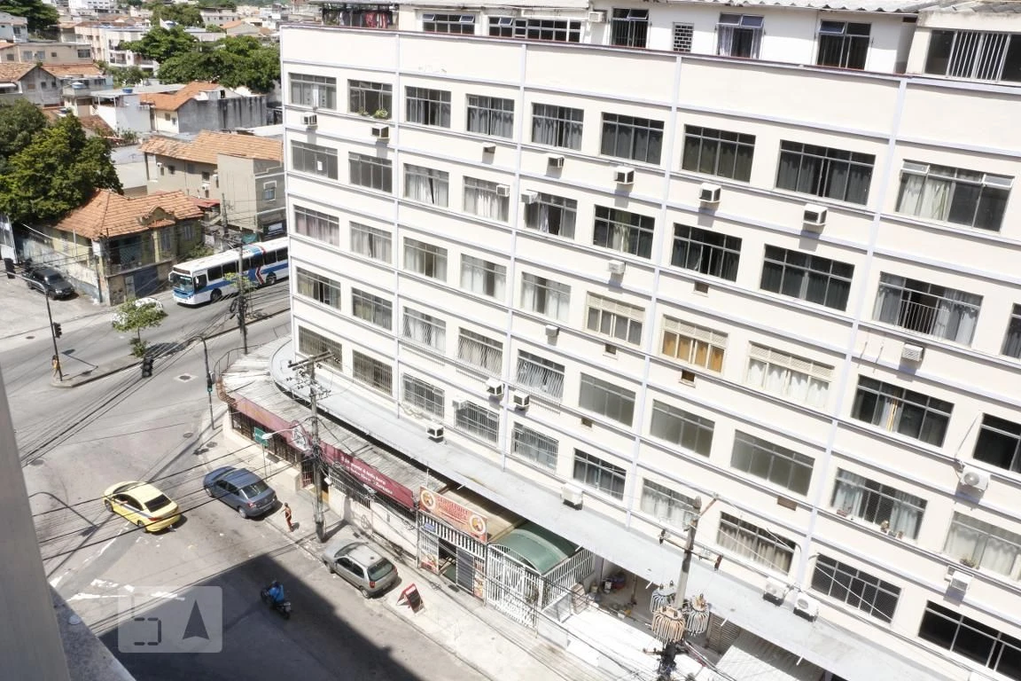 Unfurnished apartment with 2 bedrooms and a private BBQ — photo 4