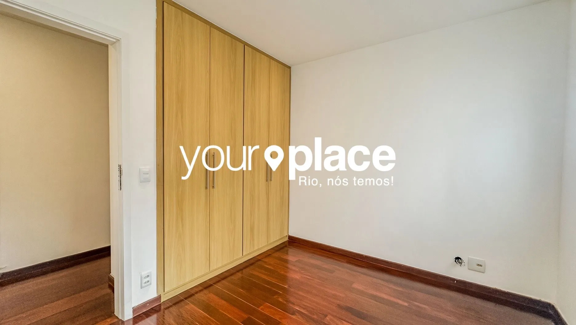 Apartment, 180 m², with a glass-enclosed balcony — photo 17