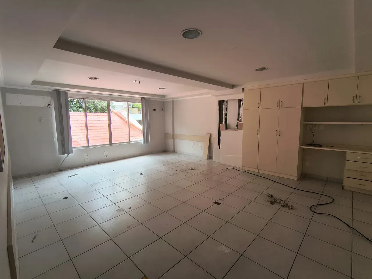Unfurnished house with 5 bedrooms and 5 bathrooms, 352 m² — photo 6