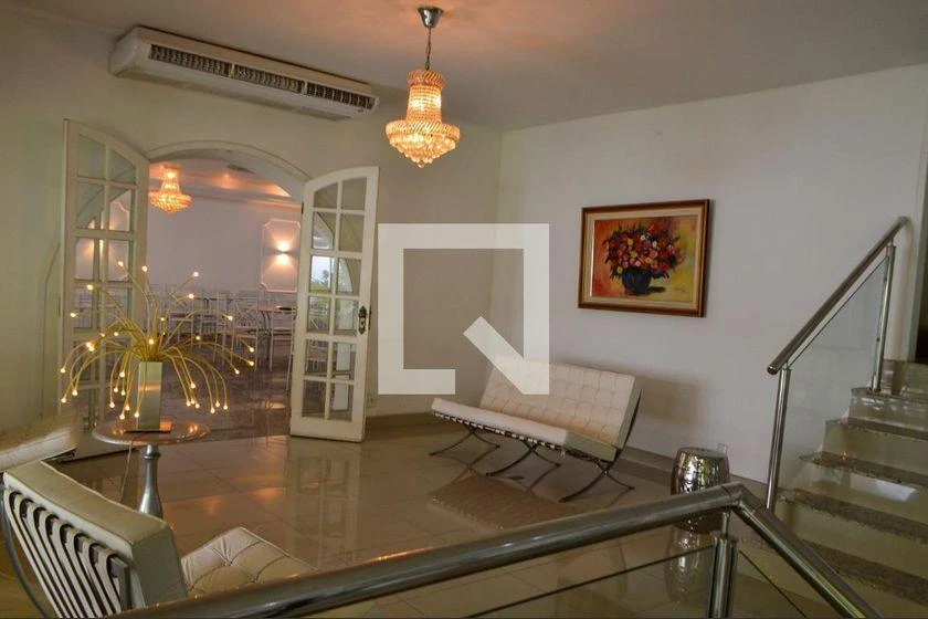 House with 5 bedrooms, balcony and 650 m² — photo 9