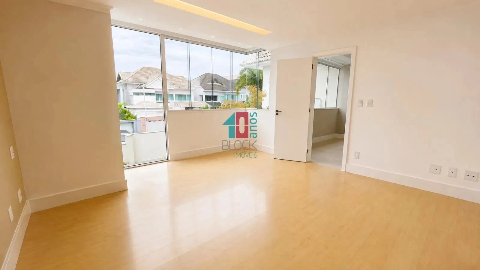 Casa triplex com 4 quartos e 3 suítes e cozinha fechada — photo 21