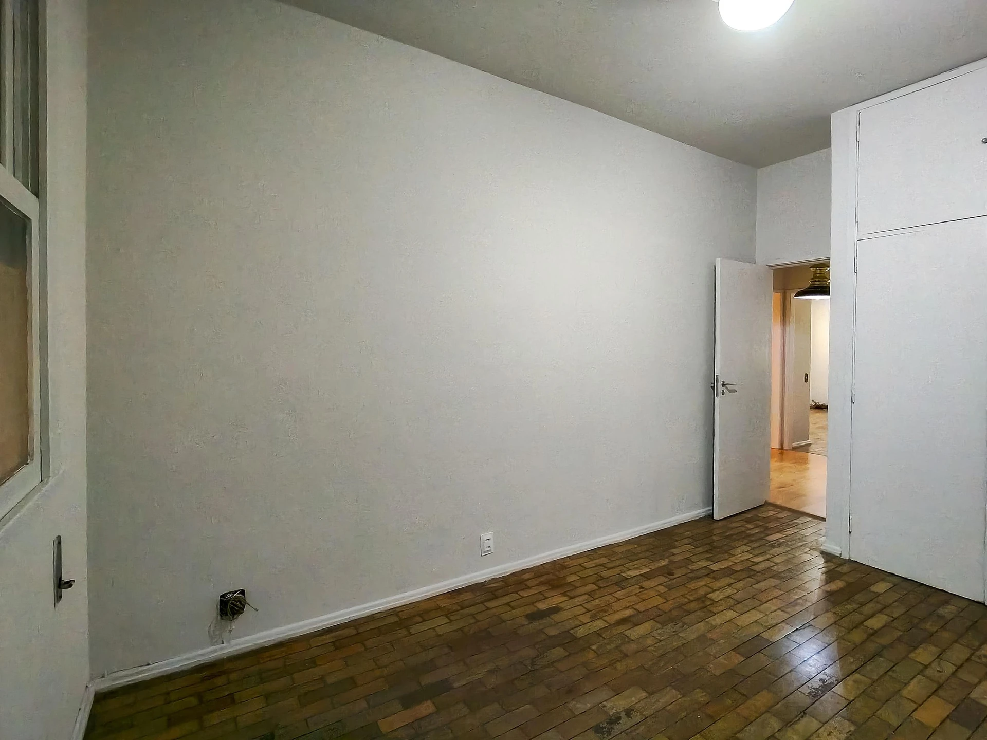 Furnished 4-bedroom apartment with 3 bathrooms — photo 15