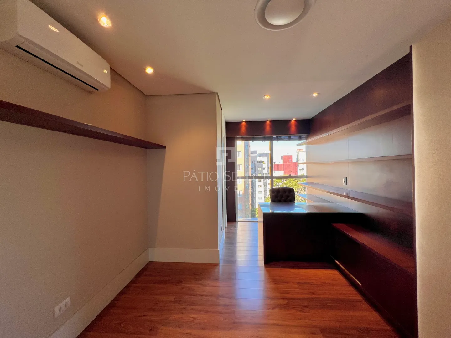 Гардеробная и 3 спальни: квартира 180 м² — photo 36