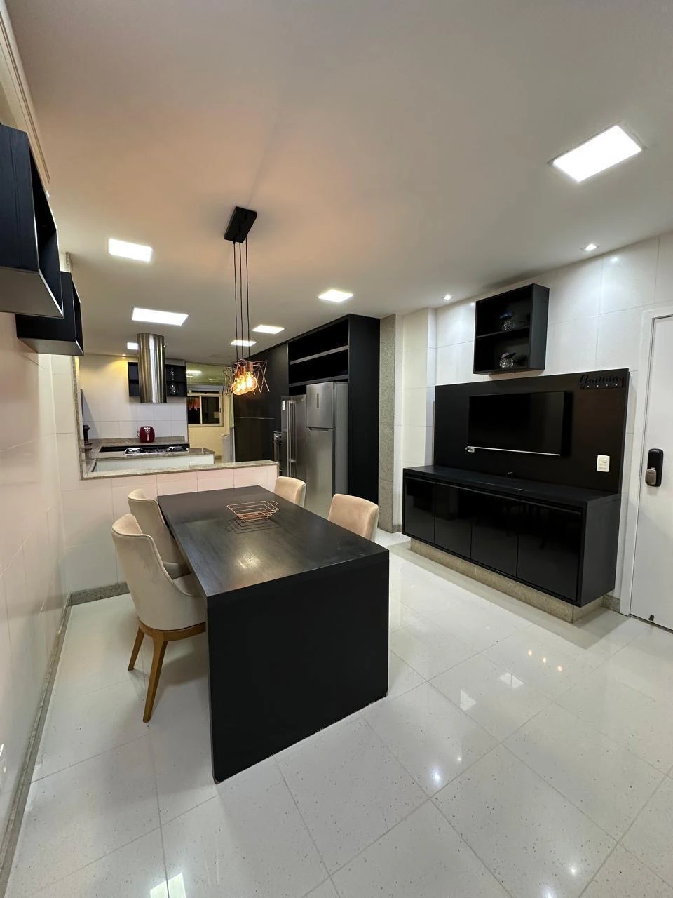 Apartamento mobiliado reformado com 4 suítes e 392 m² — photo 8