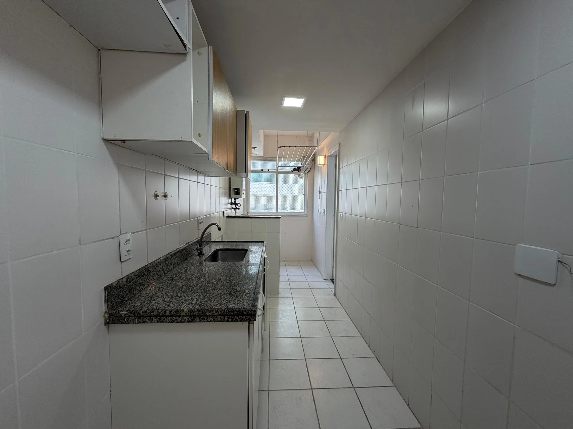 Apartamento de 3 dormitorios con 1 plaza, cocina cerrada — photo 27