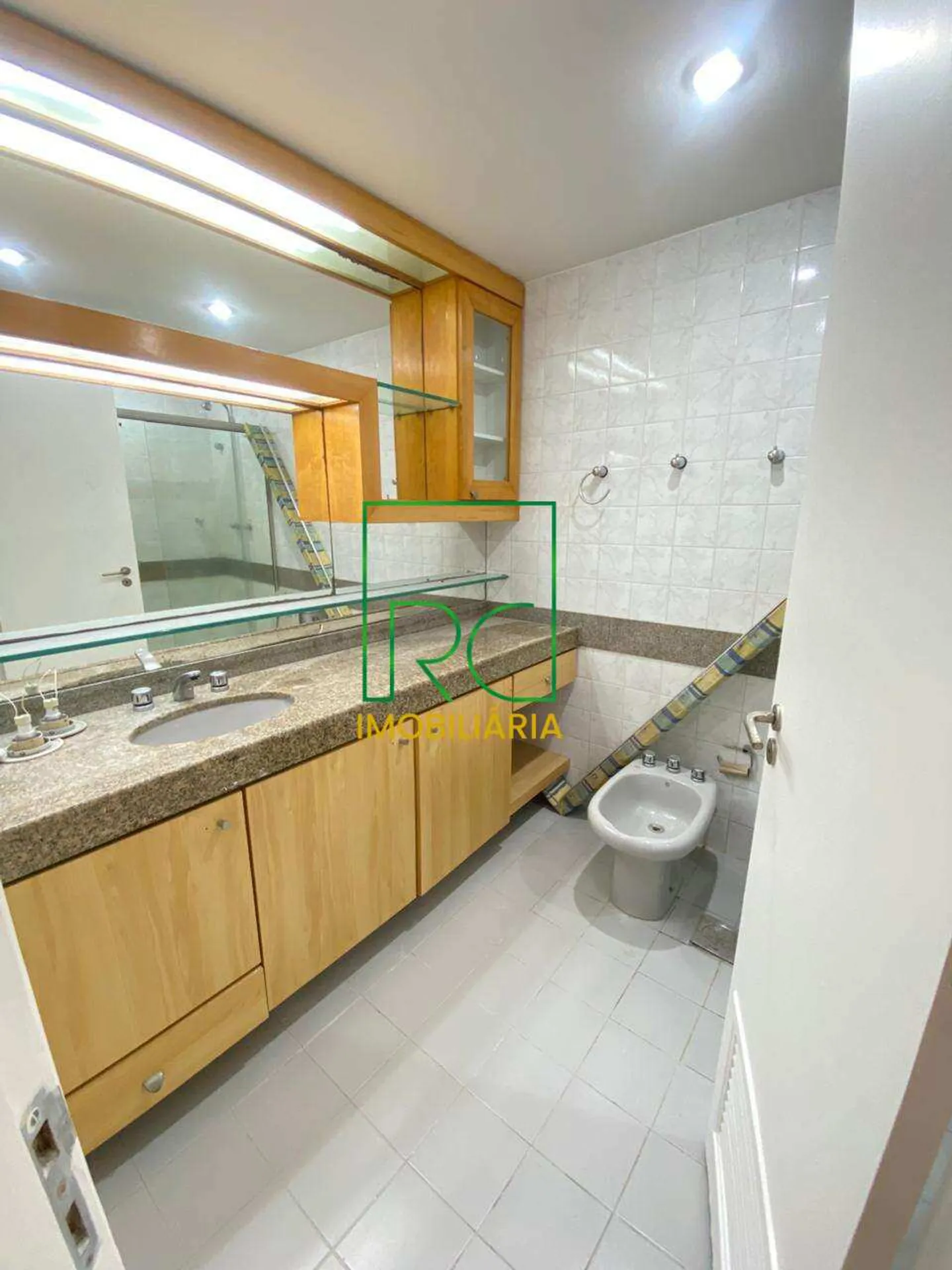 Unfurnished apartment with 3 bedrooms and water view — photo 31