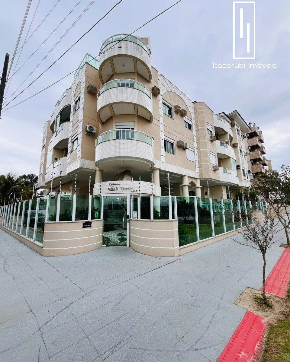 Balcony with a grill in a 2-bedroom apartment, 128 m² — photo 18