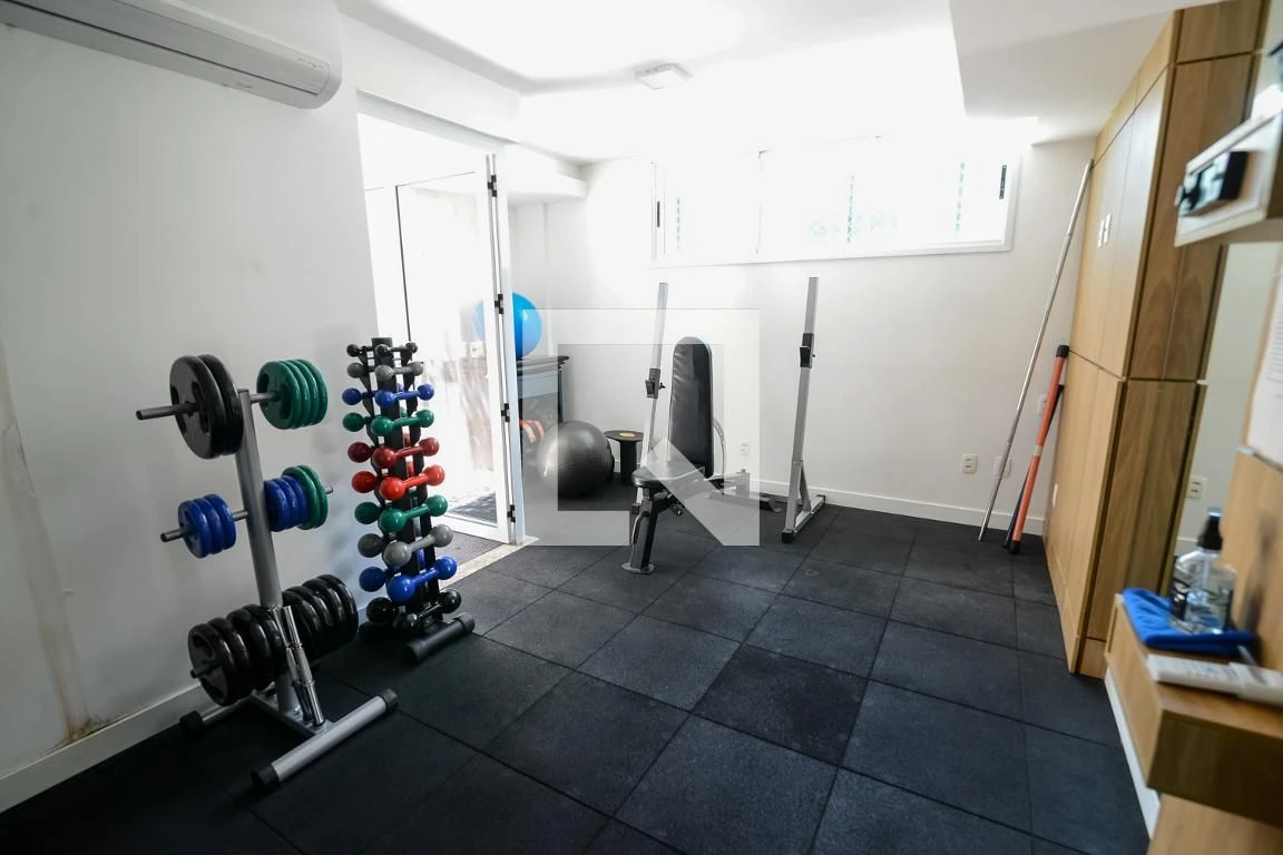 Furnished 4-bedroom apartment with 4 bathrooms — photo 33