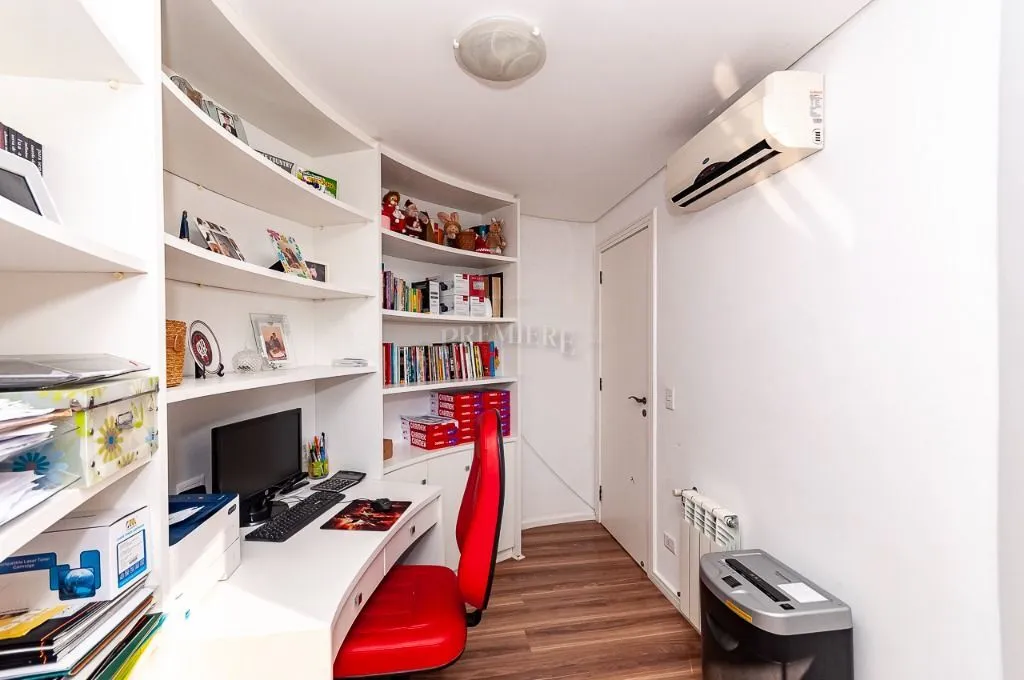 Furnished house with 4 bedrooms across 1167 m² and 8 spots — photo 2