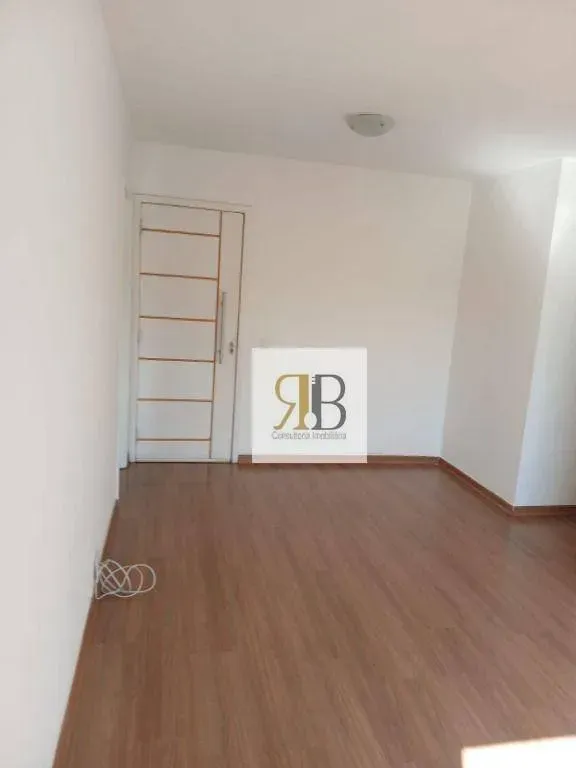 3-bedroom apartment in a building with a pool — photo 12