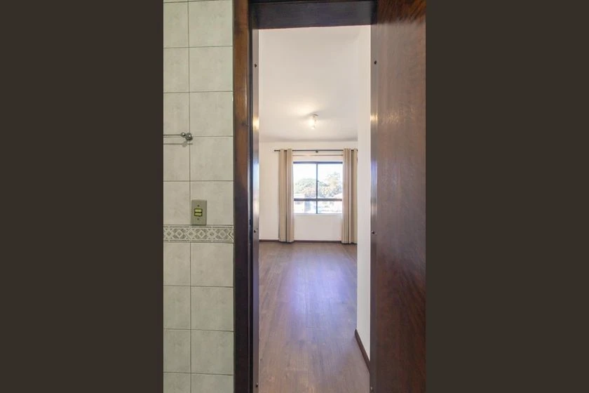 Unfurnished studio-style 1-bedroom with a balcony — photo 10