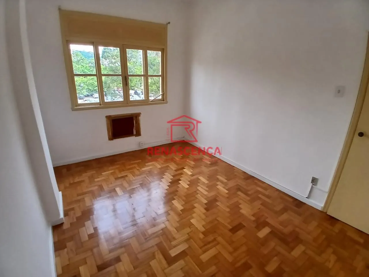 Apartment on the 3rd floor with wood or laminate floors — photo 15
