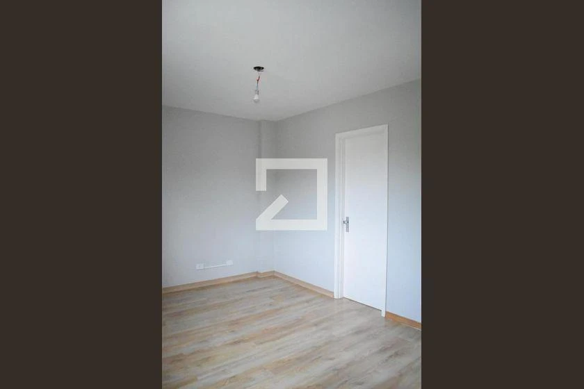 Wood or laminate floors in a 3-bedroom apartment, 133 m² — photo 18