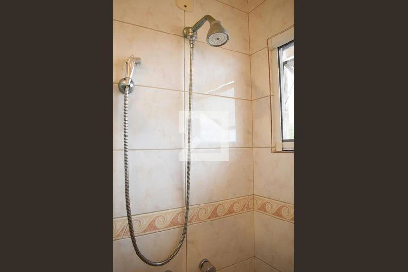 3-bedroom house with a walk-in closet in Curitiba — photo 25