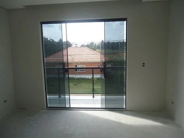 4-bedroom house with a walk-in closet — photo 15