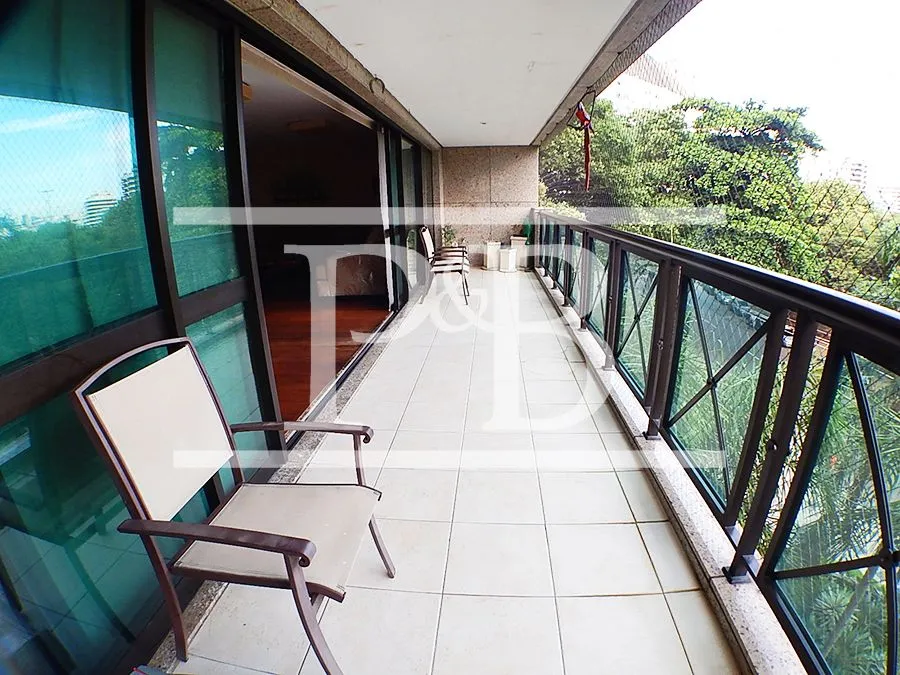 4-bedroom apartment with 266 m² and 4 parking spaces — photo 3