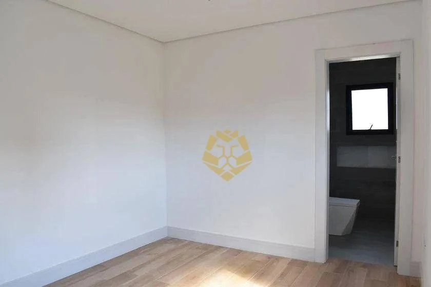 Three-storey house with 3 en-suite bedrooms and a private garden — photo 5