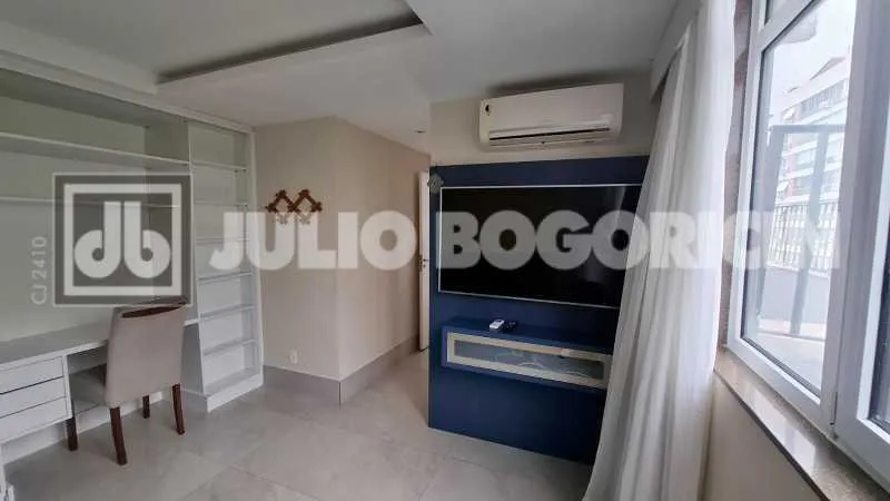 4-bedroom apartment with floor-to-ceiling windows — photo 12