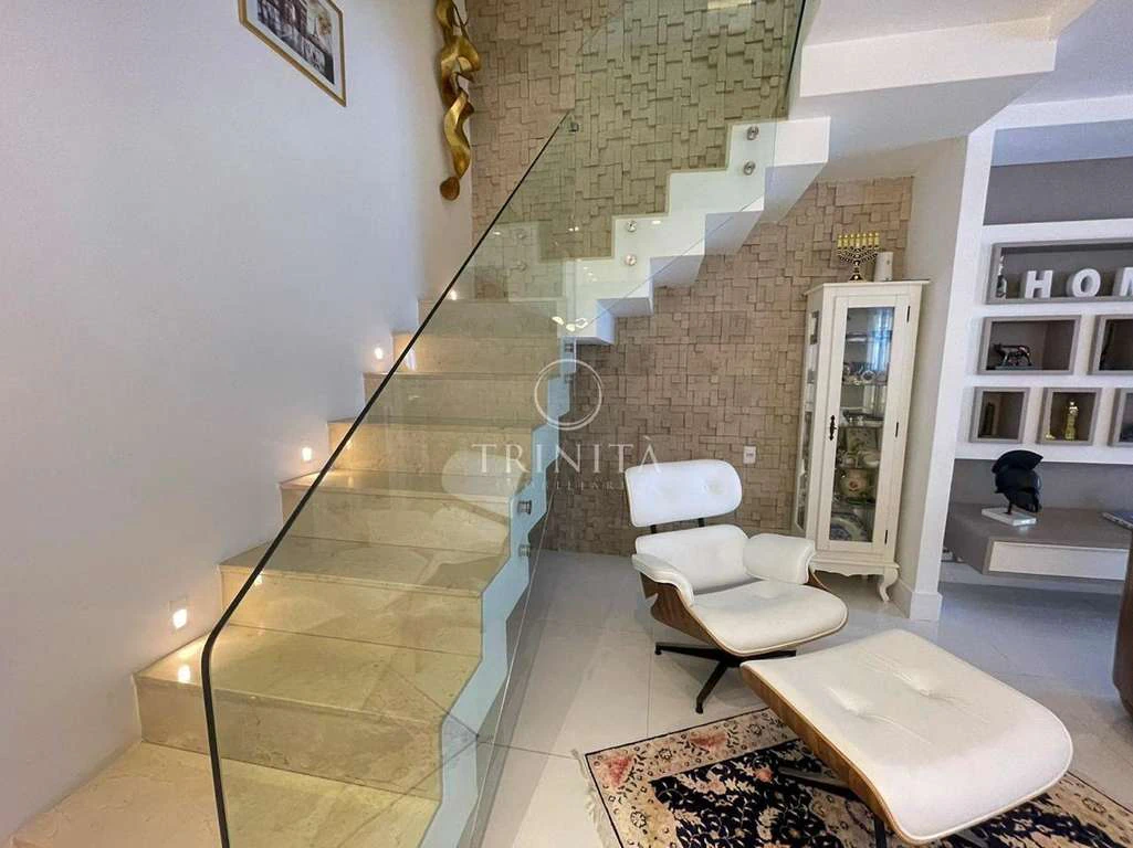 Furnished triplex home with 4 en-suite bedrooms — photo 10