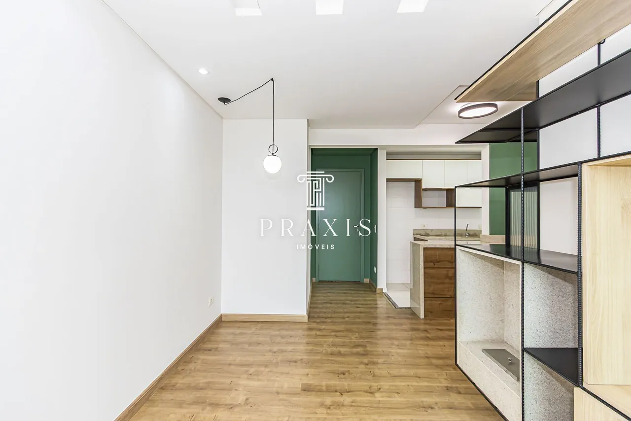Wood or laminate floors in a 3-bedroom apartment, 66 m²