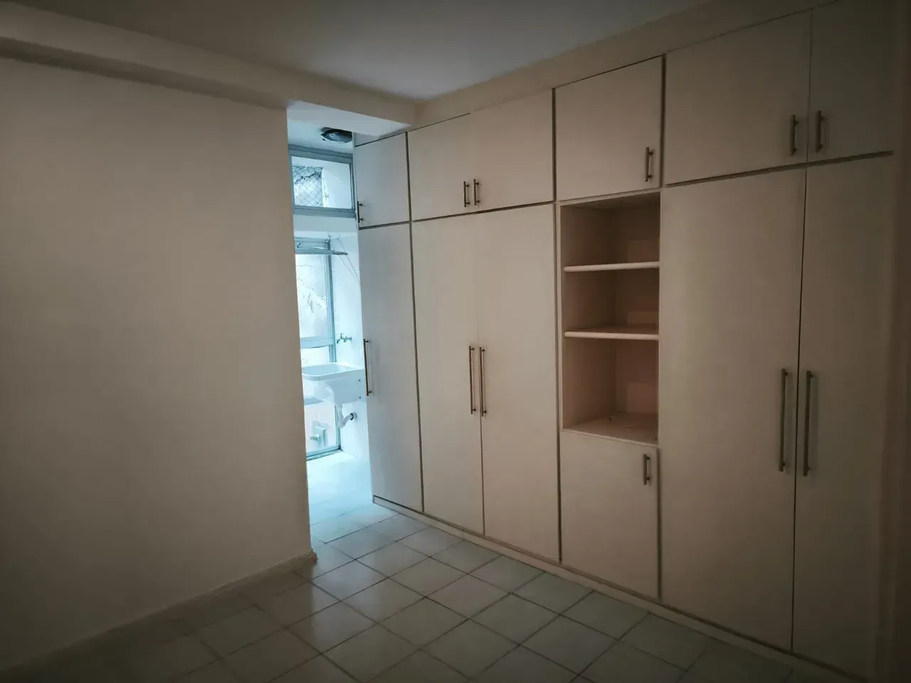1-bedroom apartment with a closed kitchen and laundry area — photo 6