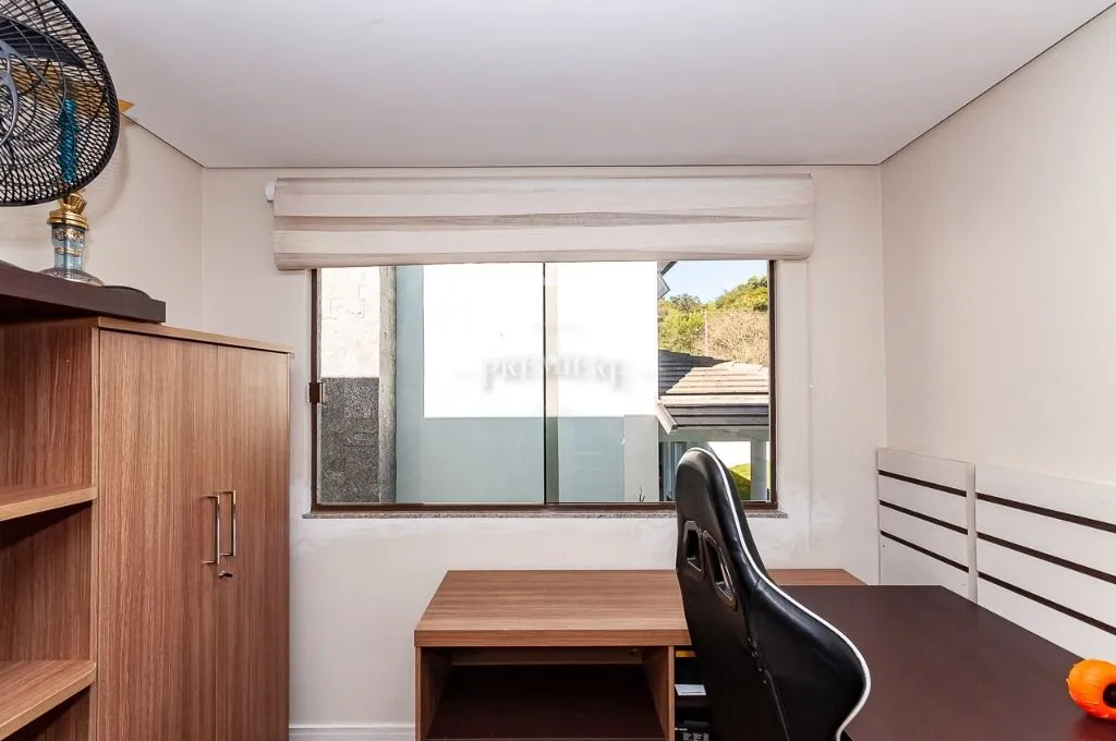 Furnished house with 4 bedrooms across 1167 m² and 8 spots — photo 97