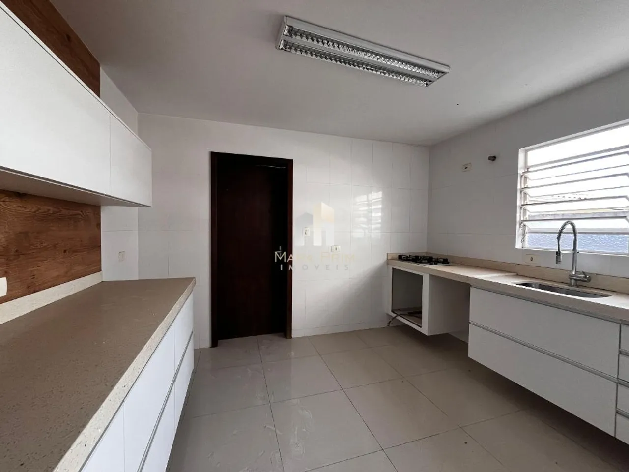 House with 3 bedrooms and fitted kitchen — photo 6