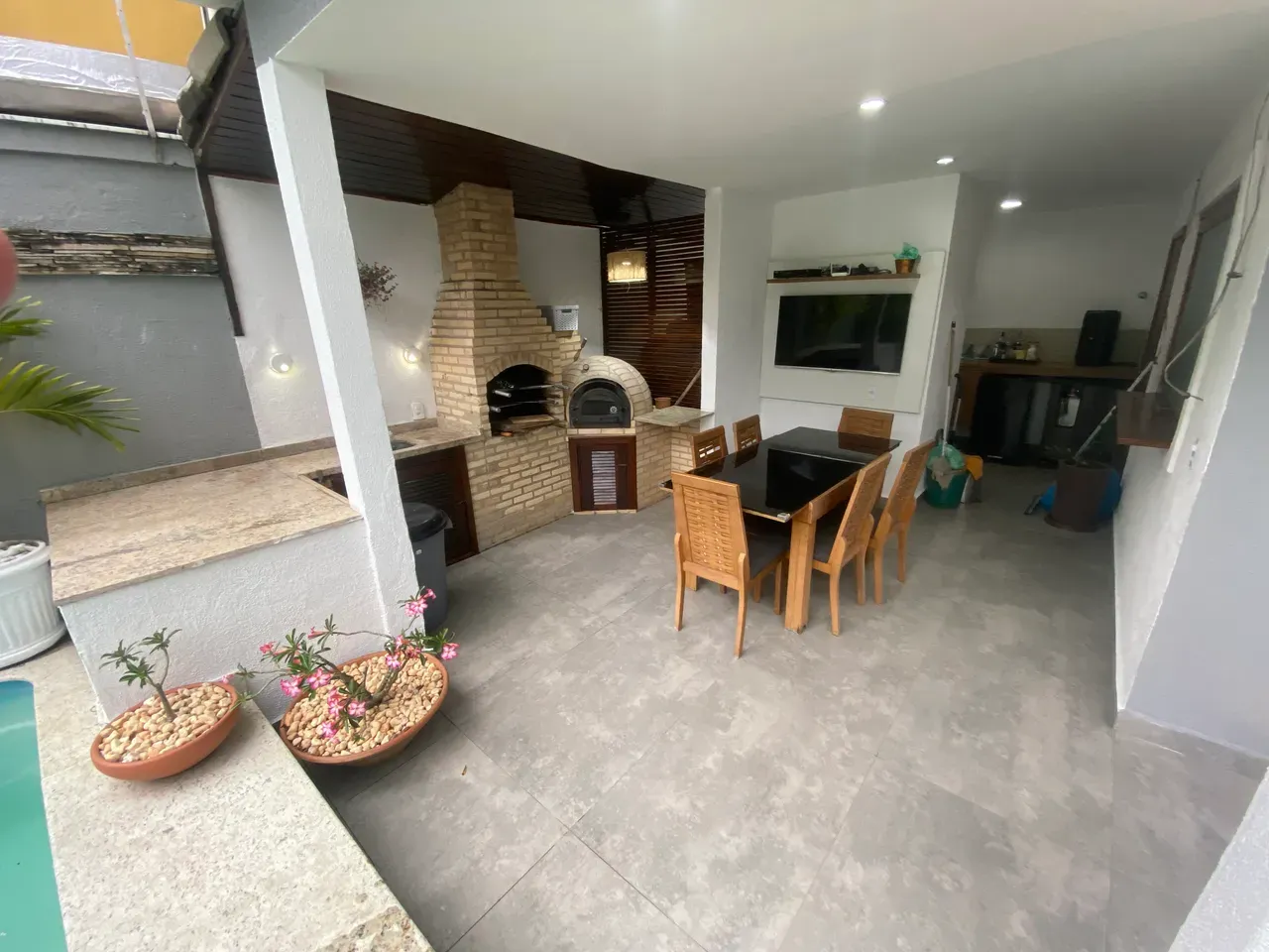 297 m² house with a grill on the balcony and a garden — photo 3