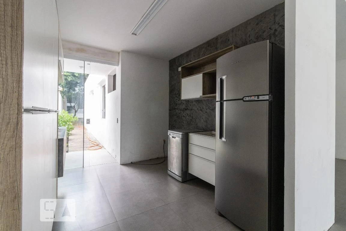 House with 3 bedrooms and 4 bathrooms with a closed kitchen — photo 14