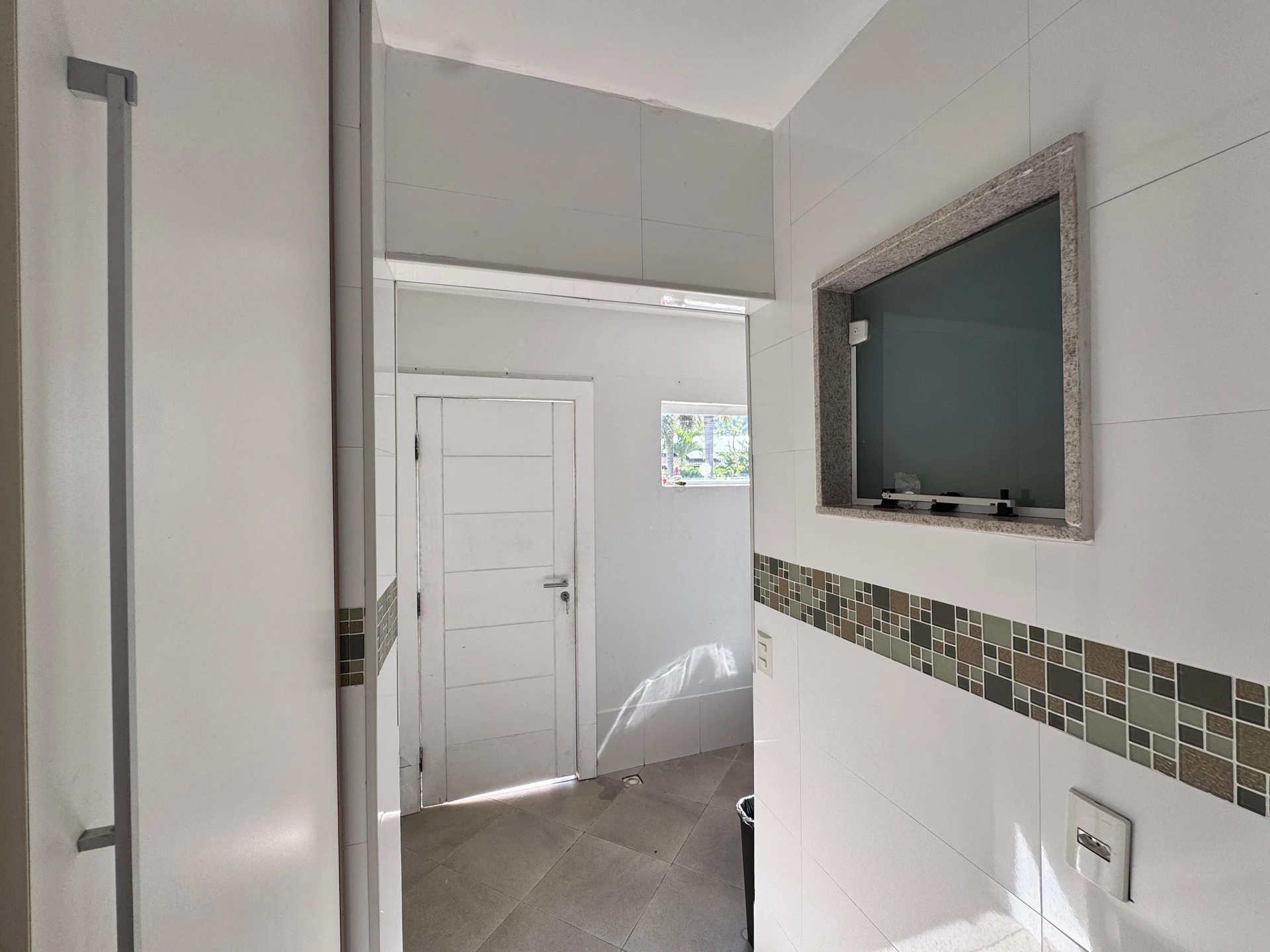 Furnished house with 4 en-suites and 6 bathrooms — photo 71