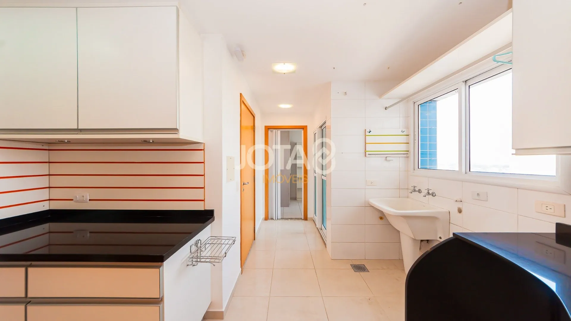 3 en-suite bedroom apartment with balcony and 267 m² — photo 13