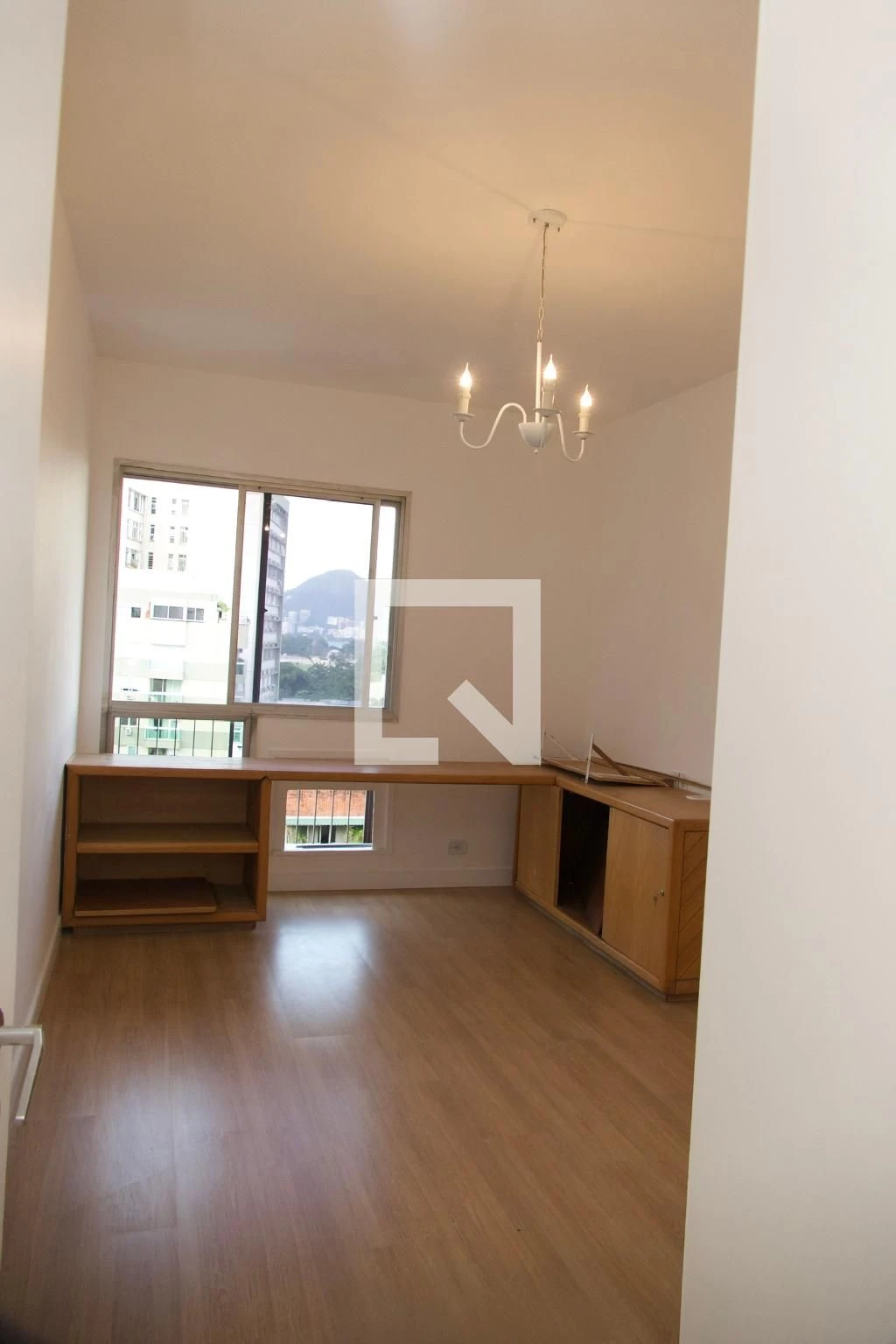 1-bedroom apartment with enclosed kitchen and balcony — photo 8