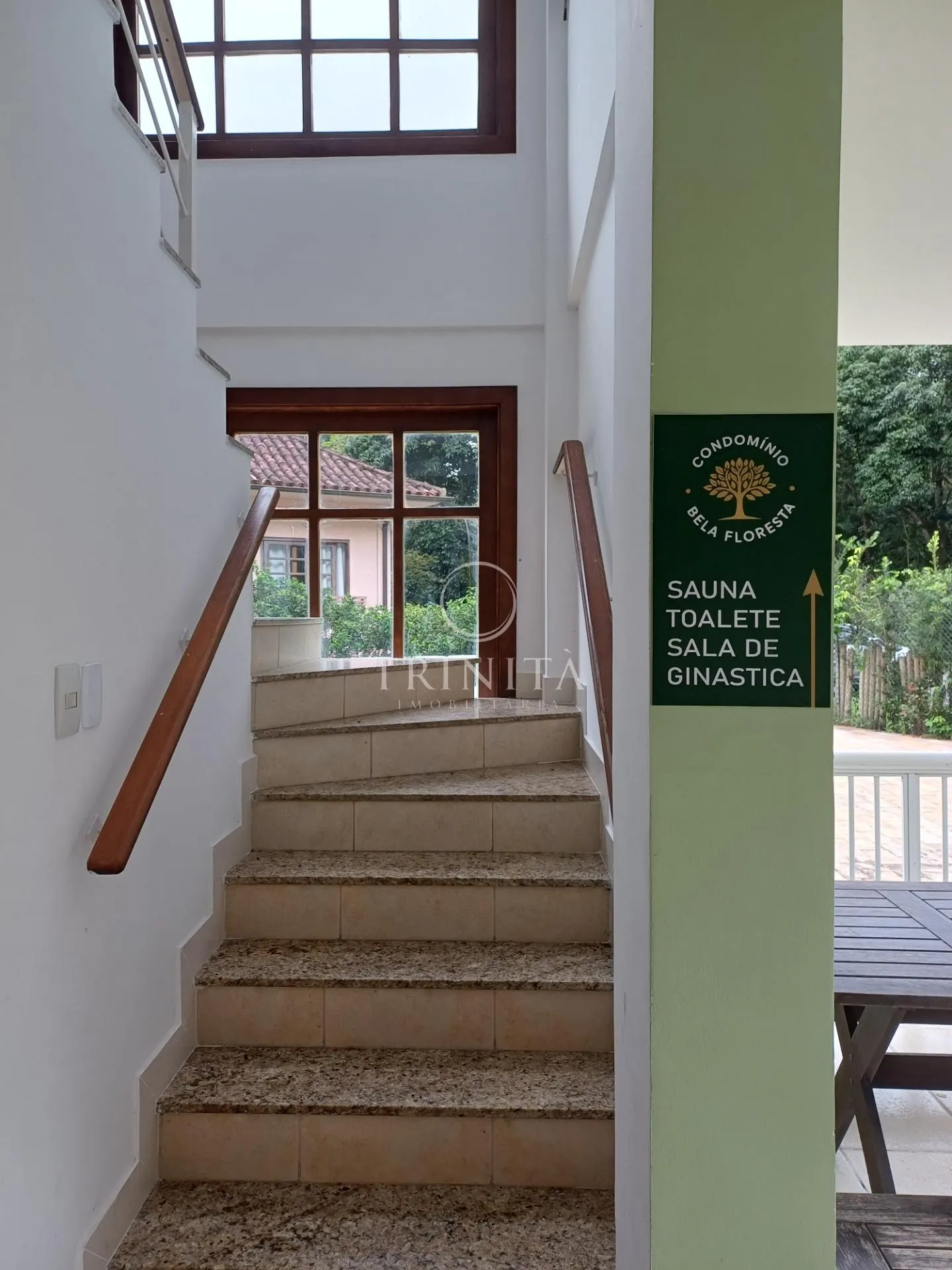 House, 490 m², with a grill on the balcony — photo 4