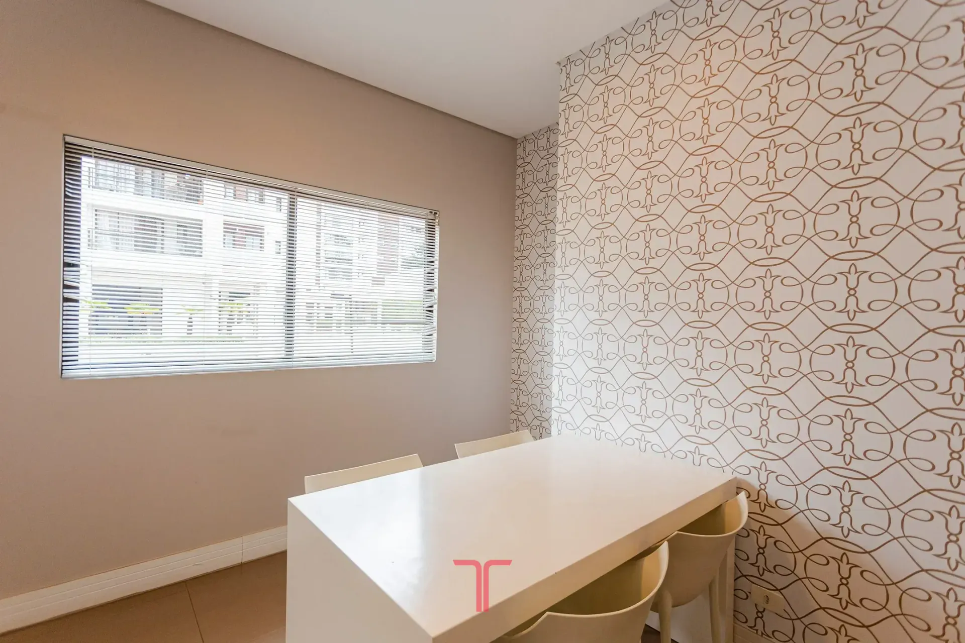 3-bedroom apartment in a building with a pool — photo 69