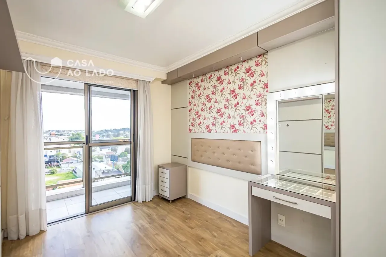 Wood or laminate floors in a one-bedroom apartment, 42 m² — photo 13