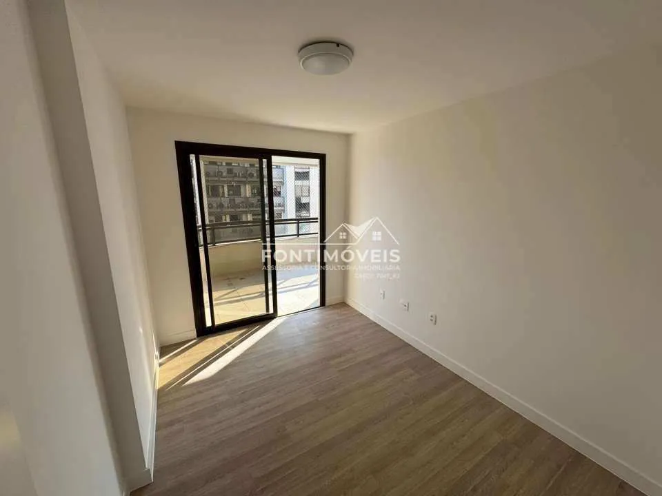 4-bedroom apartment with a balcony and 121 m² — photo 13