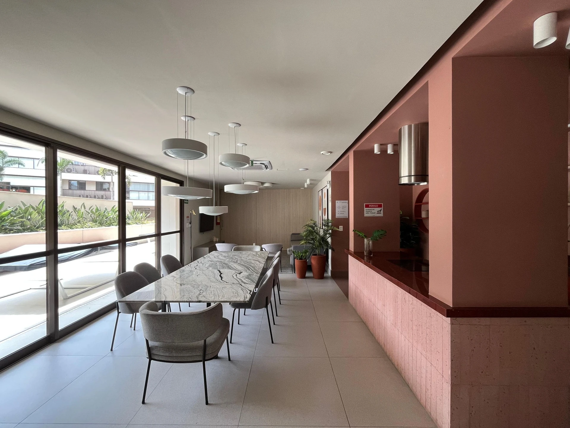 Furnished apartment, 89 m², with a glass-enclosed balcony — photo 26