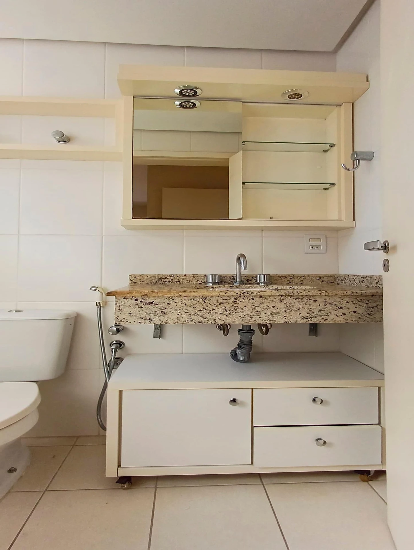 2-bedroom apartment with a dishwasher — photo 25