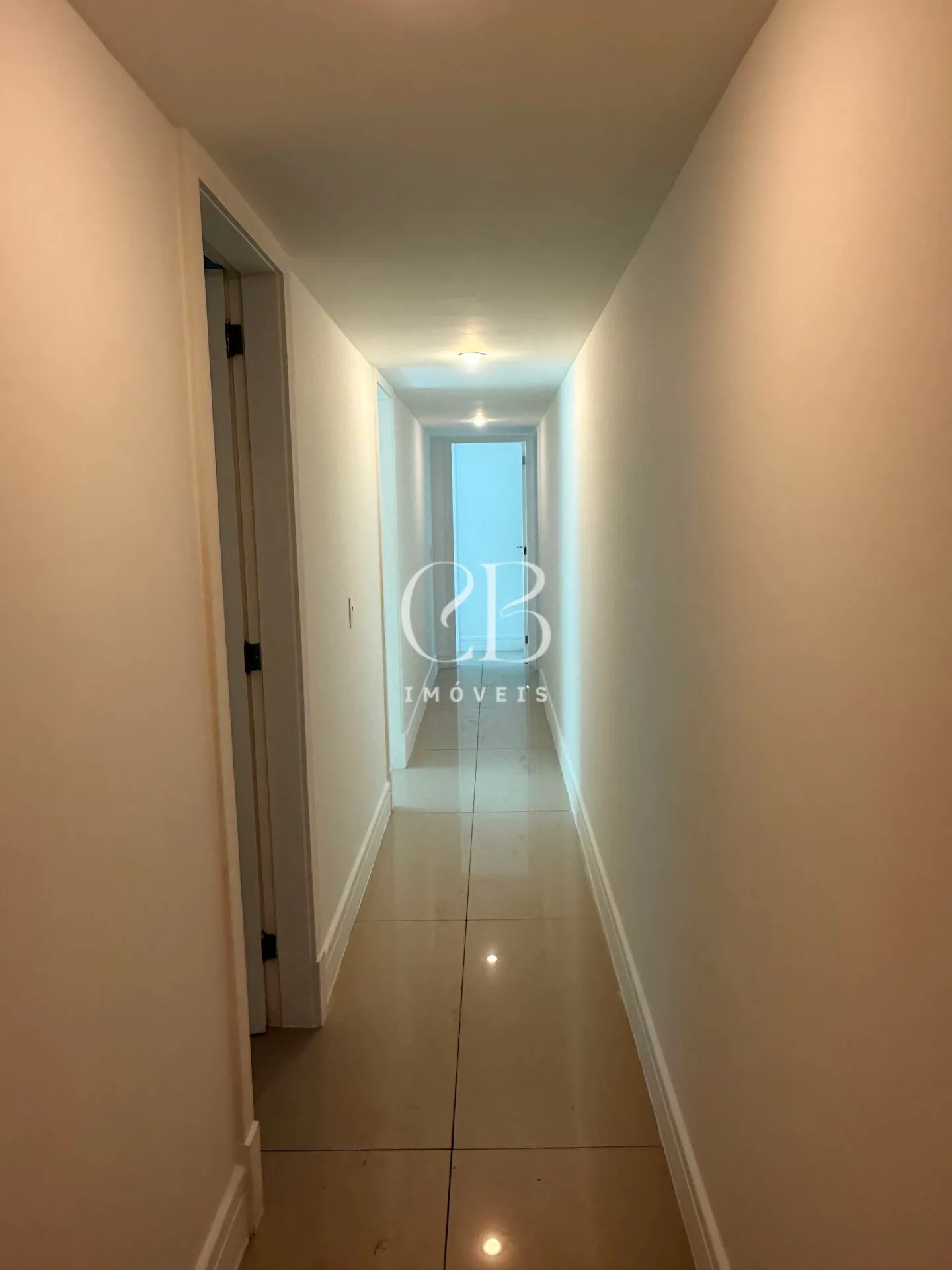 Apartment with 4 bedrooms and a balcony in great condition — photo 10