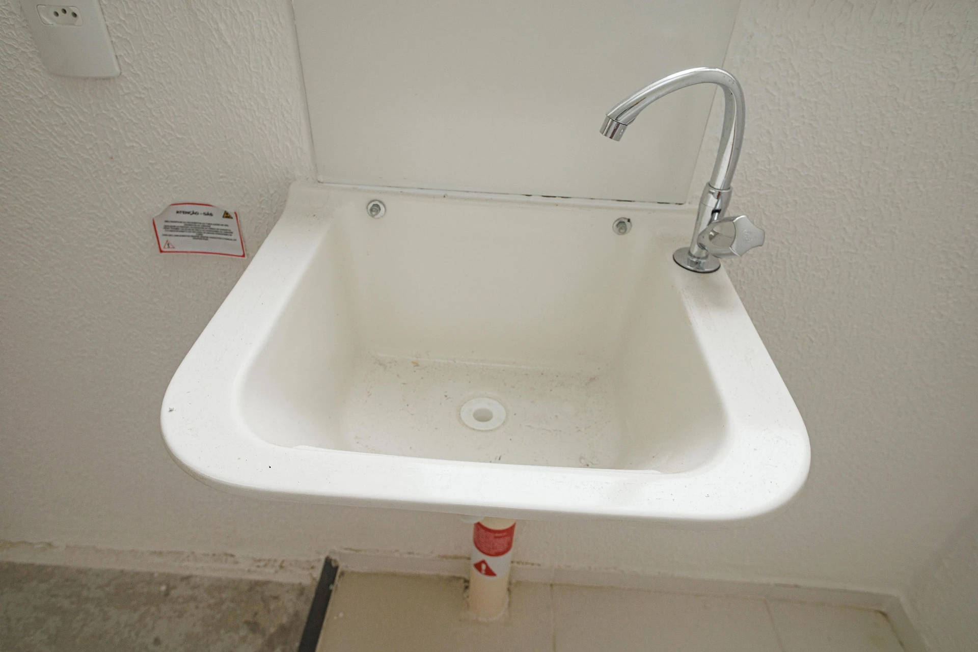 Unfurnished apartment with 2 bedrooms and 1 bathroom — photo 17