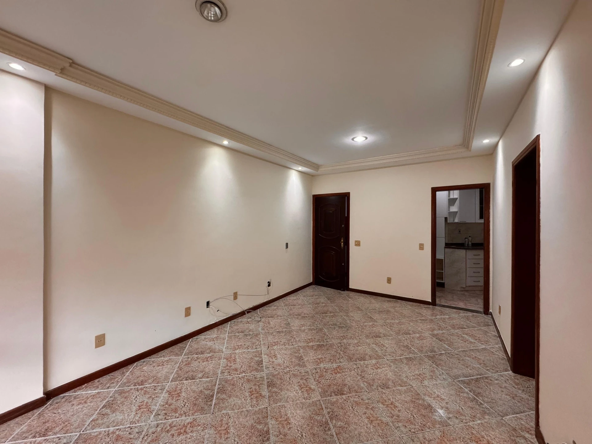 Unfurnished 3-bedroom apartment with enclosed balcony — photo 15